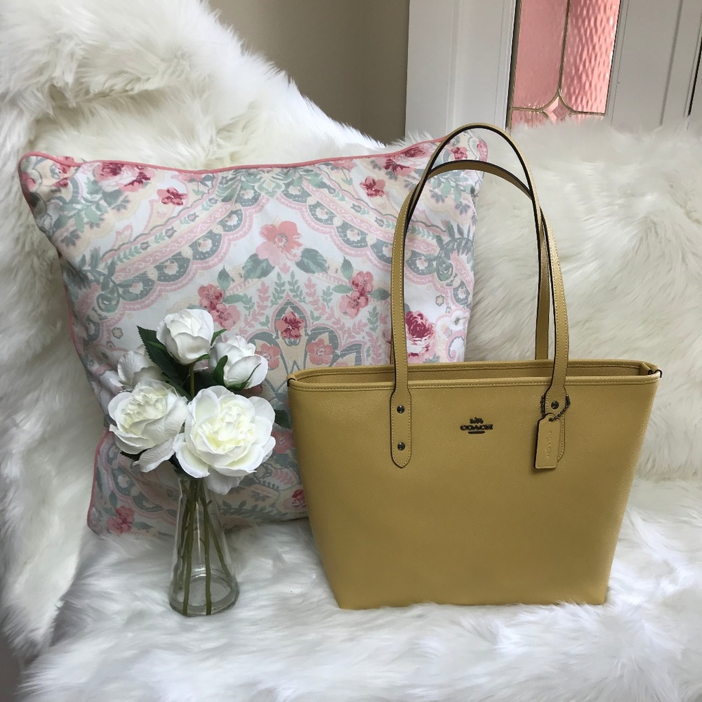 NWT Coach City Zip Yellow Tote Bag $298